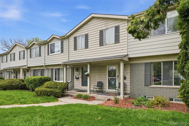 Builiding view two for 26200 Franklin Pointe, Southfield, MI. 48034