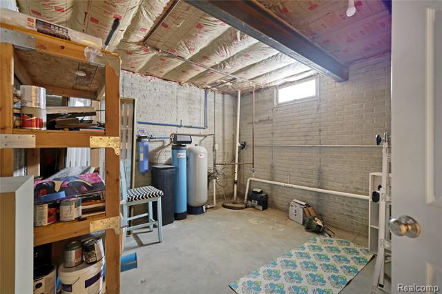 Builiding view thirty seven for 16359 Linden, Linden, MI. 48451