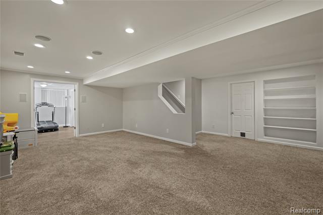 Builiding view thirty three for 16359 Linden, Linden, MI. 48451