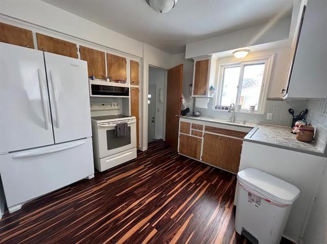 Builiding view three for 5413 Fleming, Flint, MI. 48504