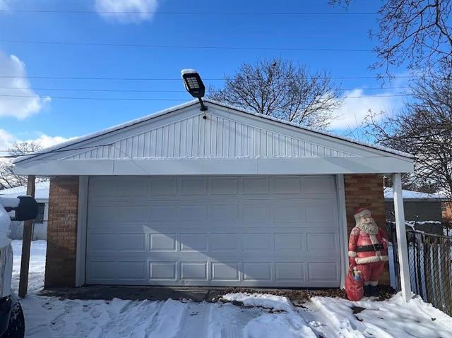 Builiding view twelve for 5413 Fleming, Flint, MI. 48504