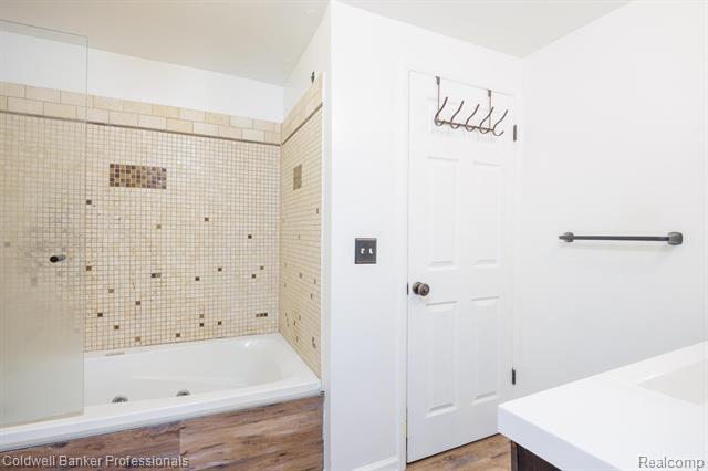 Builiding view nineteen for 41272 Lehigh, Northville, MI. 48167