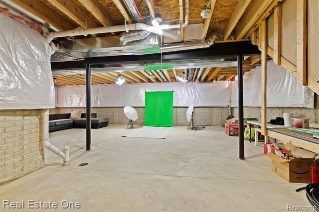 Builiding view twenty two for 36950 Everett Dr, Westland, MI. 48185