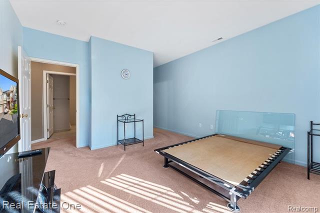 Builiding view fifteen for 23046 Fairlane, Trenton, MI. 48183