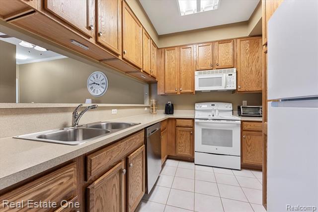 Builiding view nine for 23046 Fairlane, Trenton, MI. 48183