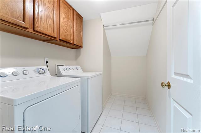 Builiding view nineteen for 23046 Fairlane, Trenton, MI. 48183