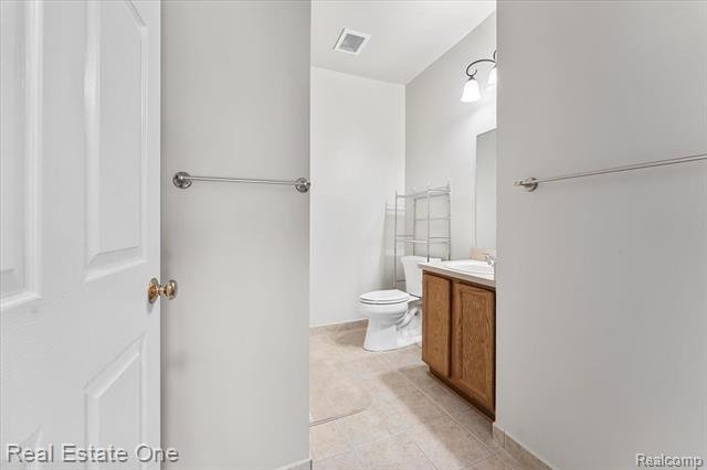 Builiding view twelve for 23046 Fairlane, Trenton, MI. 48183