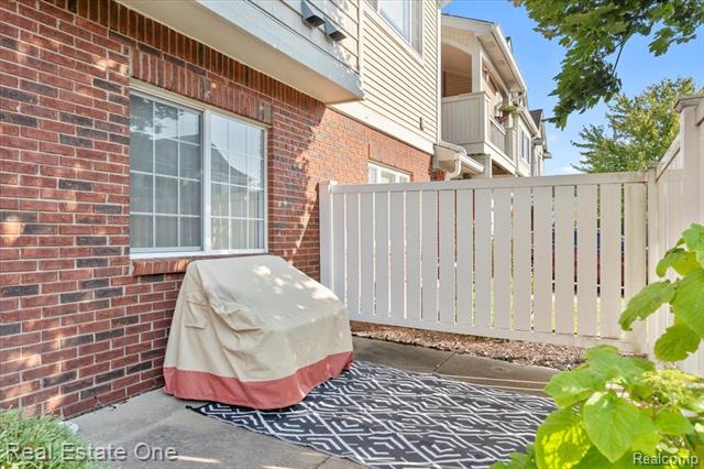 Builiding view two for 23046 Fairlane, Trenton, MI. 48183