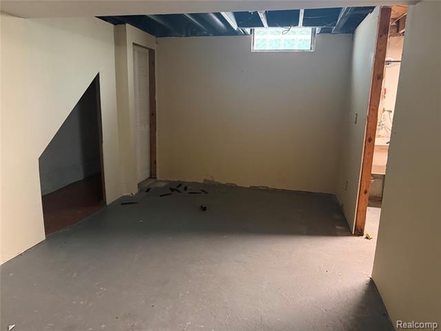 Builiding view eighteen for 934 Harvard, Berkley, MI. 48072