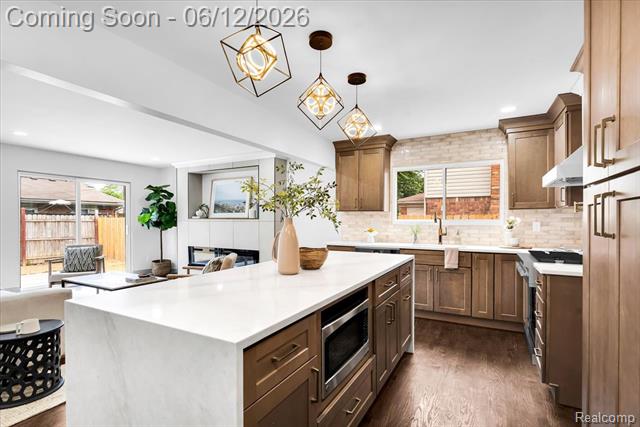 Builiding view sixteen for 20200 Brookshire, Southfield, MI. 48076