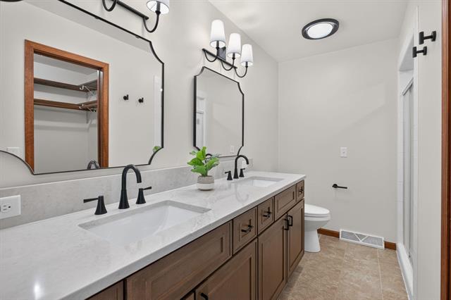 Builiding view thirty five for 5129 Bardstone St, Jackson, MI. 49201