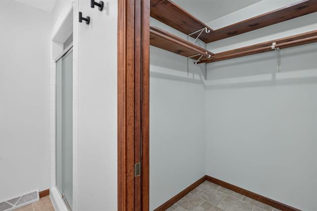 Builiding view thirty seven for 5129 Bardstone St, Jackson, MI. 49201