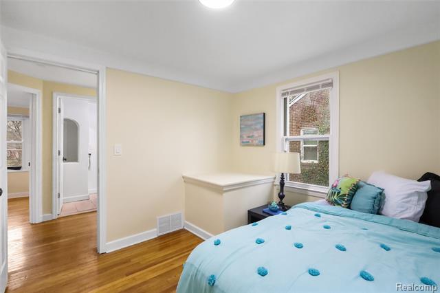 Builiding view fourteen for 11557 Rossiter, Detroit, MI. 48224