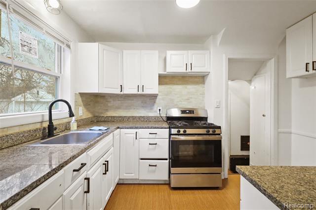 Builiding view seven for 11557 Rossiter, Detroit, MI. 48224