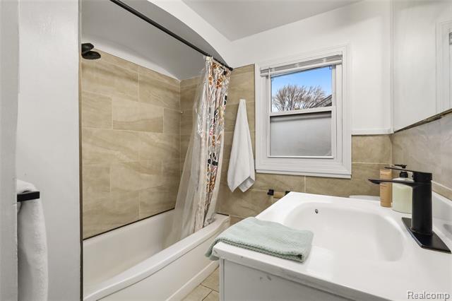 Builiding view ten for 11557 Rossiter, Detroit, MI. 48224