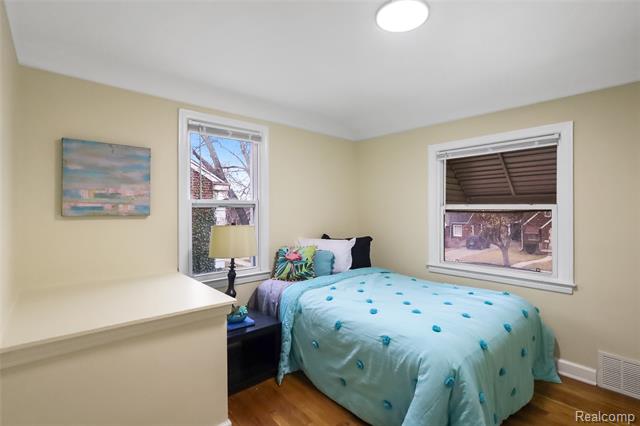 Builiding view thirteen for 11557 Rossiter, Detroit, MI. 48224