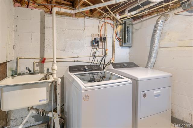 Builiding view thirty three for 285 Dirgo, Imlay City, MI. 48444