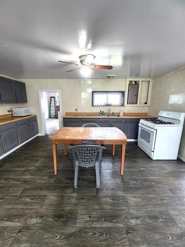 Builiding view eight for 7410 Frankenmuth, Vassar, MI. 48768