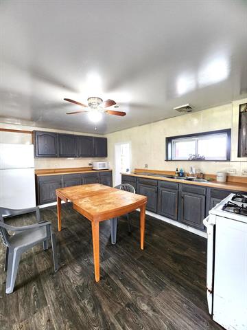 Builiding view nine for 7410 Frankenmuth, Vassar, MI. 48768