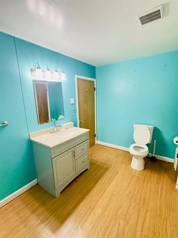 Builiding view eighteen for 917 Barnes, Lansing, MI. 48910