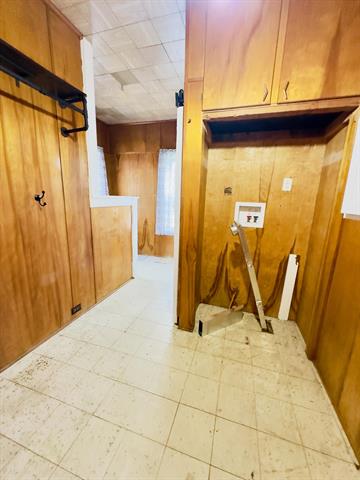 Builiding view eleven for 917 Barnes, Lansing, MI. 48910