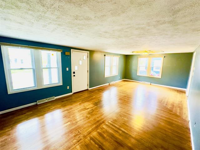 Builiding view seven for 917 Barnes, Lansing, MI. 48910