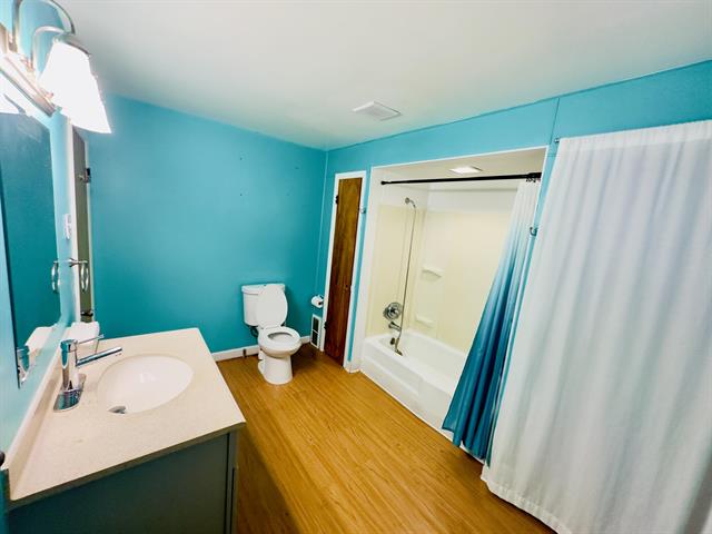 Builiding view seventeen for 917 Barnes, Lansing, MI. 48910