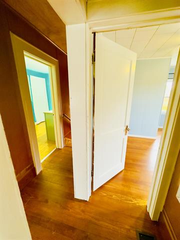 Builiding view sixteen for 917 Barnes, Lansing, MI. 48910