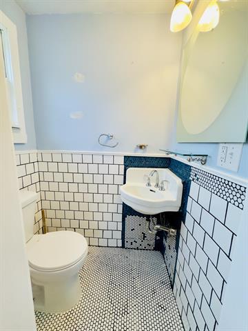 Builiding view twelve for 917 Barnes, Lansing, MI. 48910