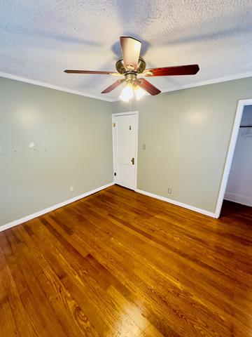 Builiding view twenty one for 917 Barnes, Lansing, MI. 48910