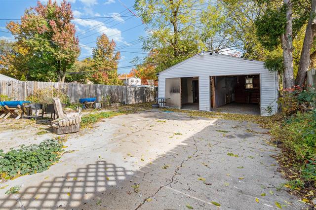 Builiding view seventeen for 2309 Pennsylvania, Lansing, MI. 48910