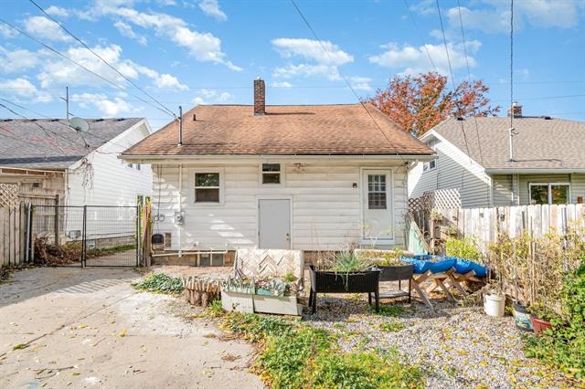 Builiding view sixteen for 2309 Pennsylvania, Lansing, MI. 48910