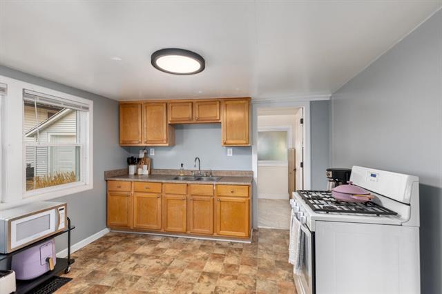 Builiding view twelve for 536 Wright, Grand Rapids, MI. 49505