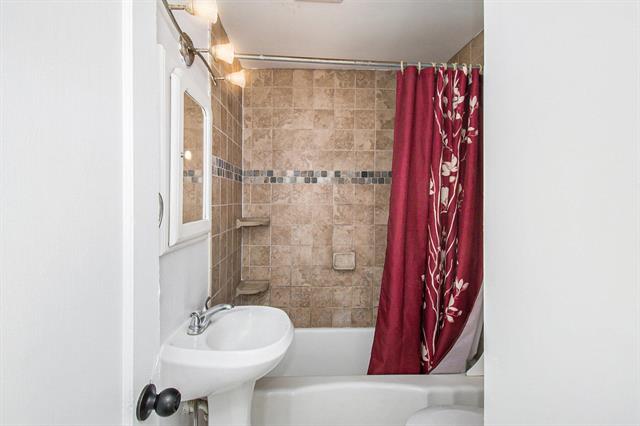 Builiding view fourteen for 3611 Homewood, Lansing, MI. 48910