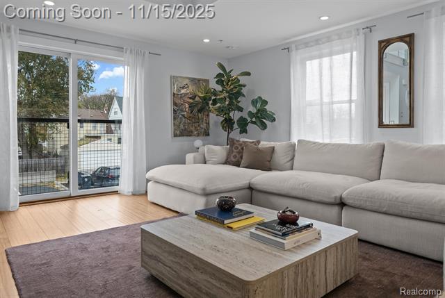 Builiding view eighteen for 670 W 11 Mile, Royal Oak, MI. 48067