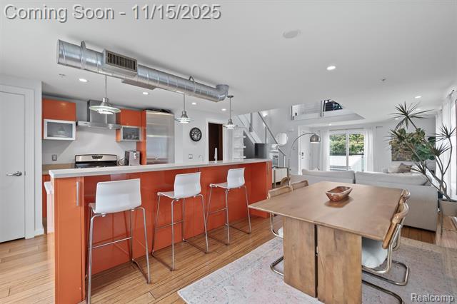 Builiding view fifteen for 670 W 11 Mile, Royal Oak, MI. 48067