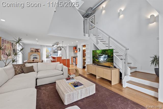 Builiding view nine for 670 W 11 Mile, Royal Oak, MI. 48067