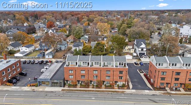 Builiding view one for 670 W 11 Mile, Royal Oak, MI. 48067