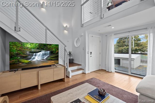 Builiding view seven for 670 W 11 Mile, Royal Oak, MI. 48067