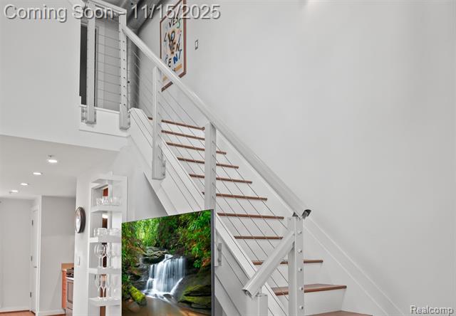 Builiding view seventeen for 670 W 11 Mile, Royal Oak, MI. 48067