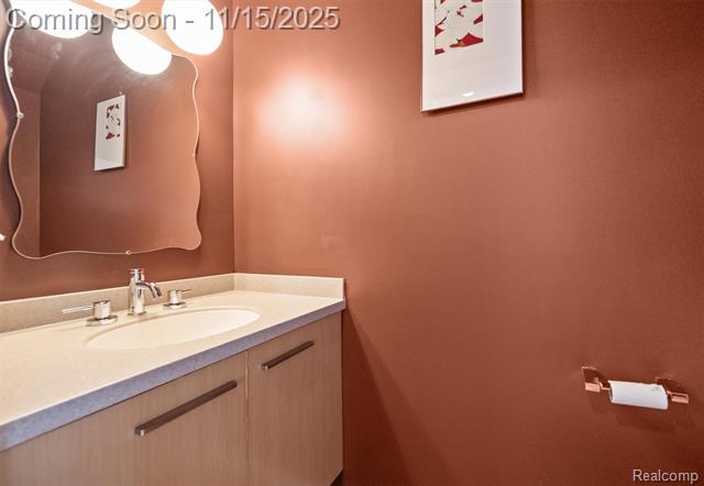 Builiding view sixteen for 670 W 11 Mile, Royal Oak, MI. 48067