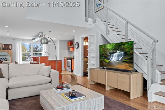 Builiding view ten for 670 W 11 Mile, Royal Oak, MI. 48067