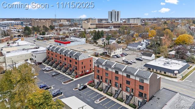 Builiding view thirty five for 670 W 11 Mile, Royal Oak, MI. 48067