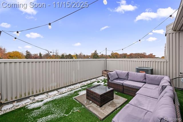 Builiding view thirty one for 670 W 11 Mile, Royal Oak, MI. 48067