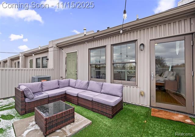 Builiding view thirty two for 670 W 11 Mile, Royal Oak, MI. 48067