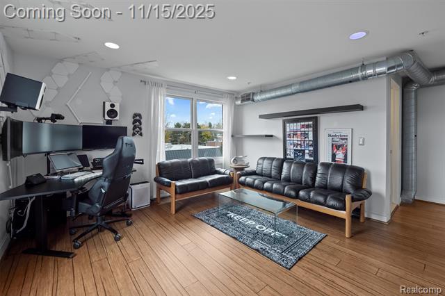 Builiding view twenty five for 670 W 11 Mile, Royal Oak, MI. 48067