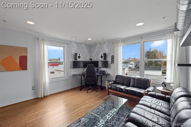 Builiding view twenty four for 670 W 11 Mile, Royal Oak, MI. 48067