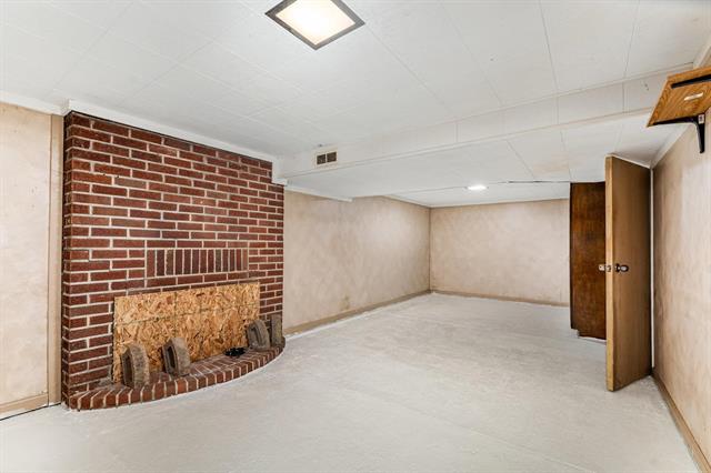 Builiding view eighteen for 739 California, Alma, MI. 48801