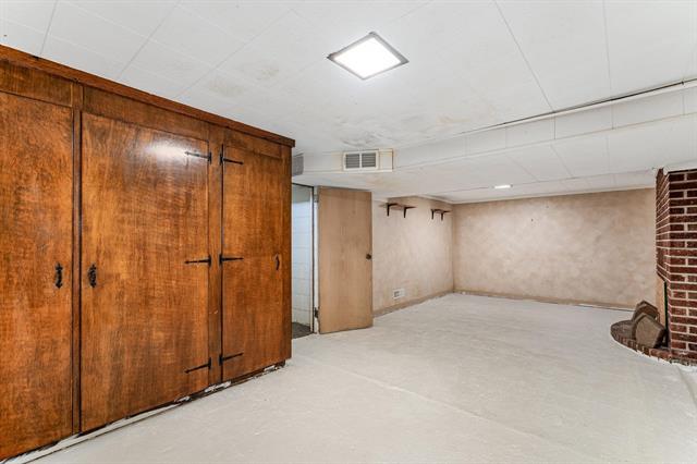 Builiding view nineteen for 739 California, Alma, MI. 48801