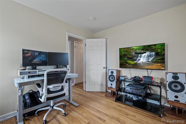 Builiding view eleven for 2435 Sunnyknoll, Berkley, MI. 48072